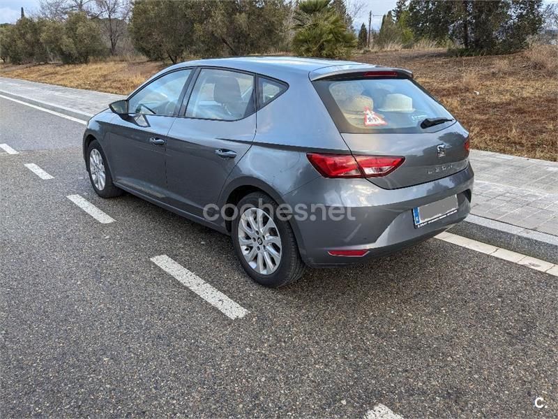 Usado Seat Leon Style 105 CV (77 kW) 2014 Gris / plata Berlina