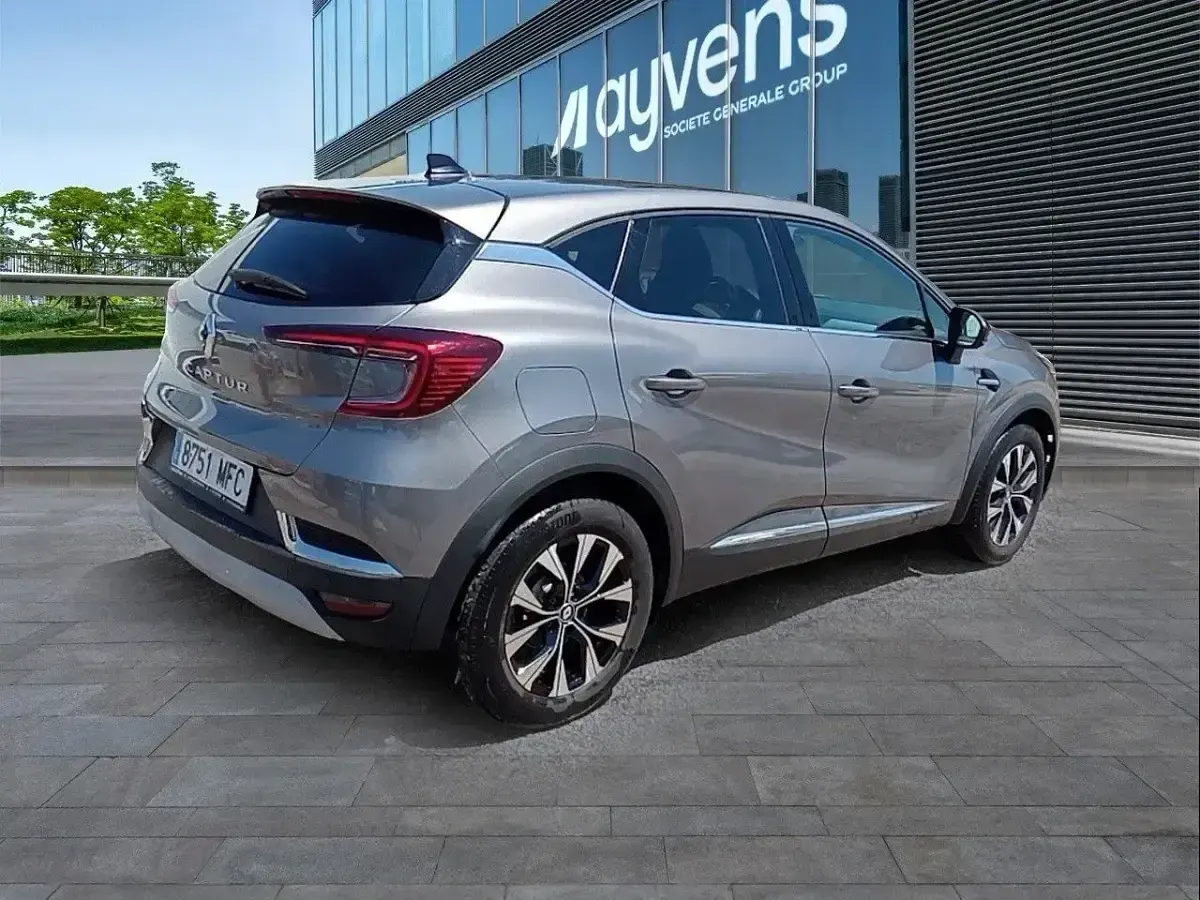 Usado Renault Captur Techno 140 CV (102 kW) 2023 Gris SUV