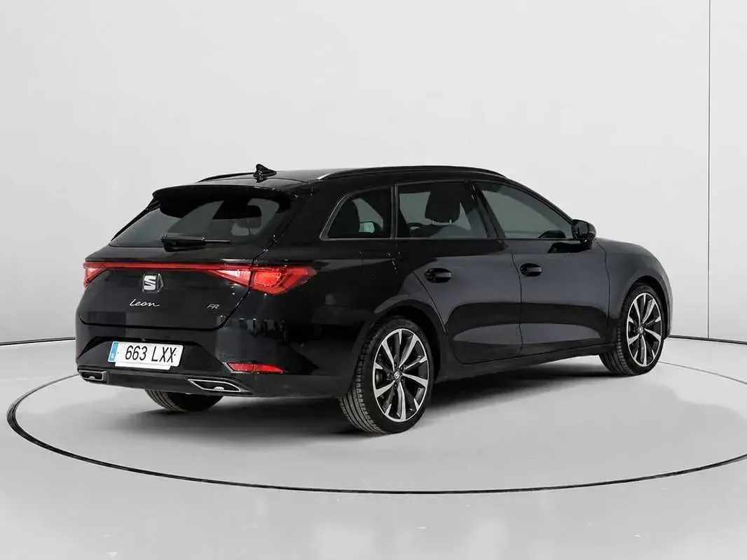 Usado Seat Leon ST FR 150 CV (110 kW) 2022 Negro Familiar