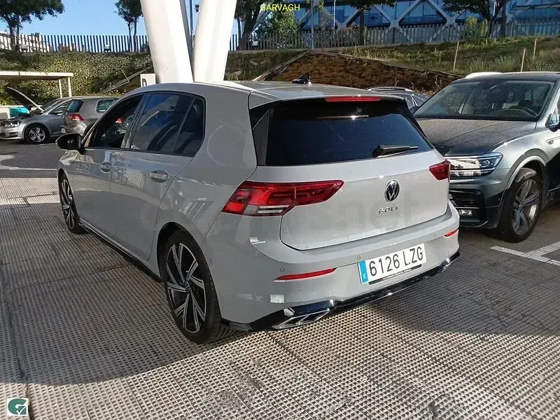 Usado VW Golf VIII Style 150 CV (110 kW) 2022 Gris / plata Berlina