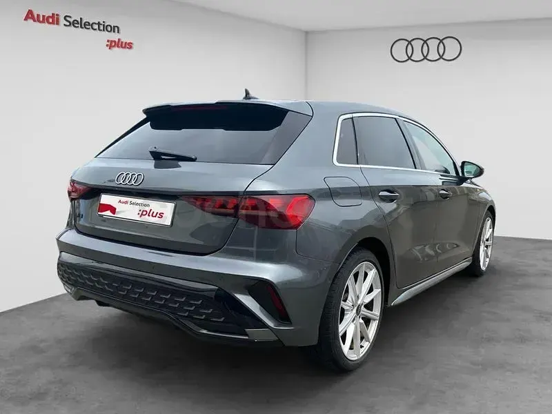 Usado Audi A3 S-Line 150 CV (110 kW) 2025 Gris / plata Berlina