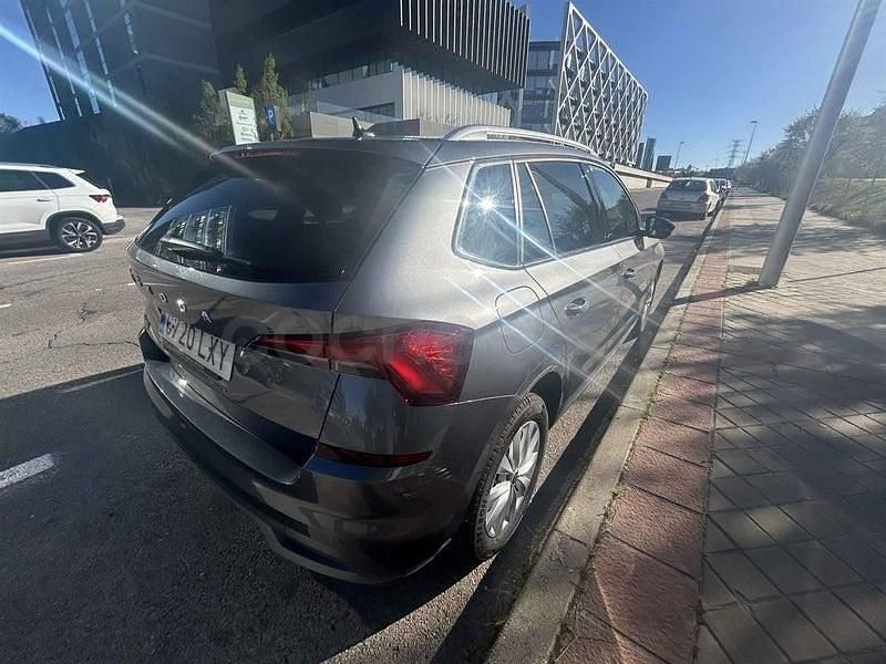 Usado Skoda Kamiq 110 CV (80 kW) 2022 Gris / plata SUV