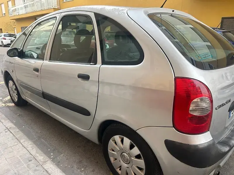 Usado Citroën Xsara Picasso Exclusive 110 CV (80 kW) 2006 Gris / plata Monovolumen