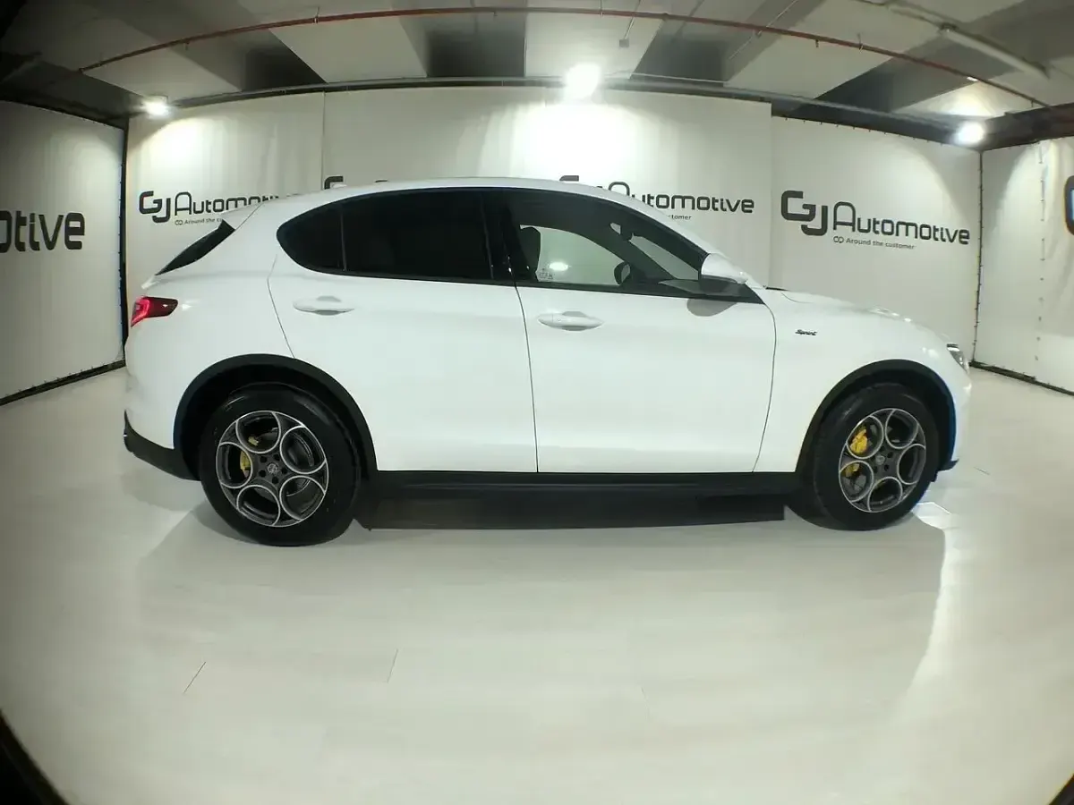 Usado Alfa Romeo Stelvio Sprint 190 CV (139 kW) 2022 Blanco SUV