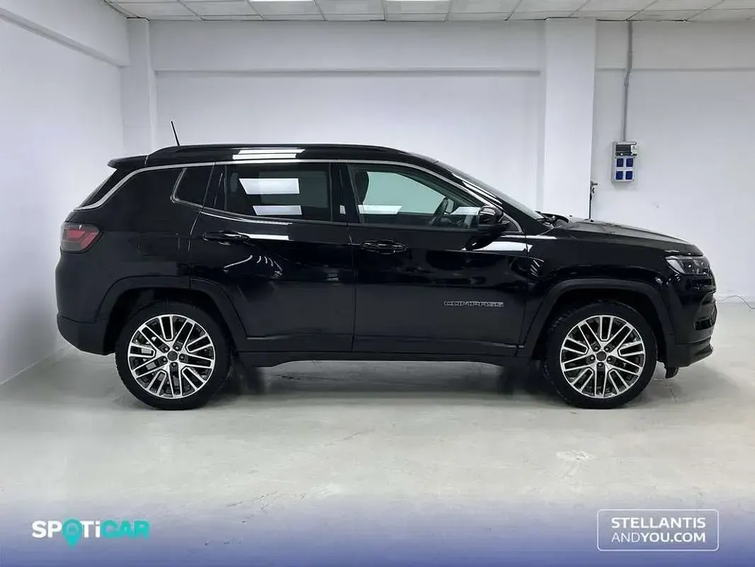 Usado Jeep Compass Limited 131 CV (96 kW) 2022 Negro SUV
