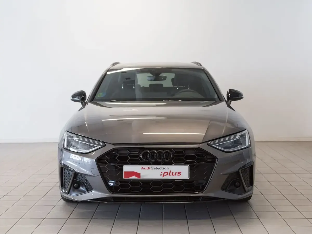Usado Audi A4 163 CV (119 kW) 2022 Gris Familiar