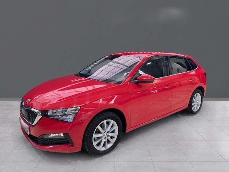 Usado Skoda Scala Sport 110 CV (80 kW) 2021 Rojo Utilitario