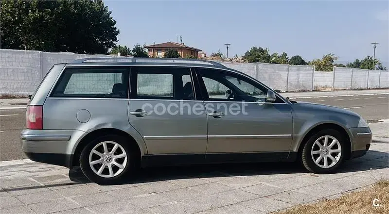Usado VW Passat Advance 130 CV (95 kW) 2004 Gris / plata Familiar