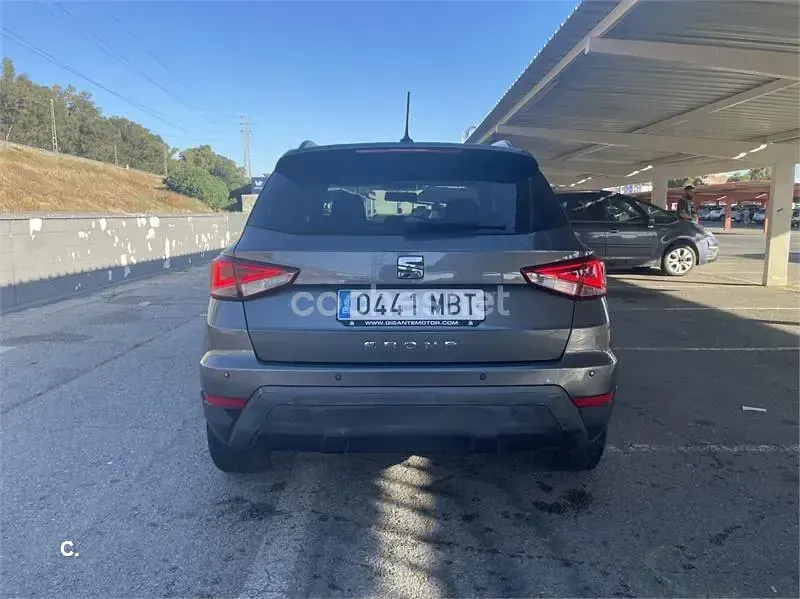 Usado Seat Arona Reference 95 CV (69 kW) 2018 Gris / plata SUV