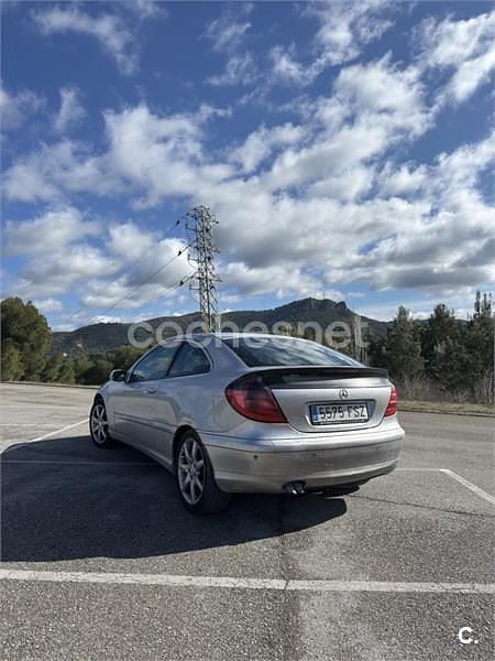 Usado Mercedes C220 143 CV (105 kW) 2002 Gris / plata Berlina