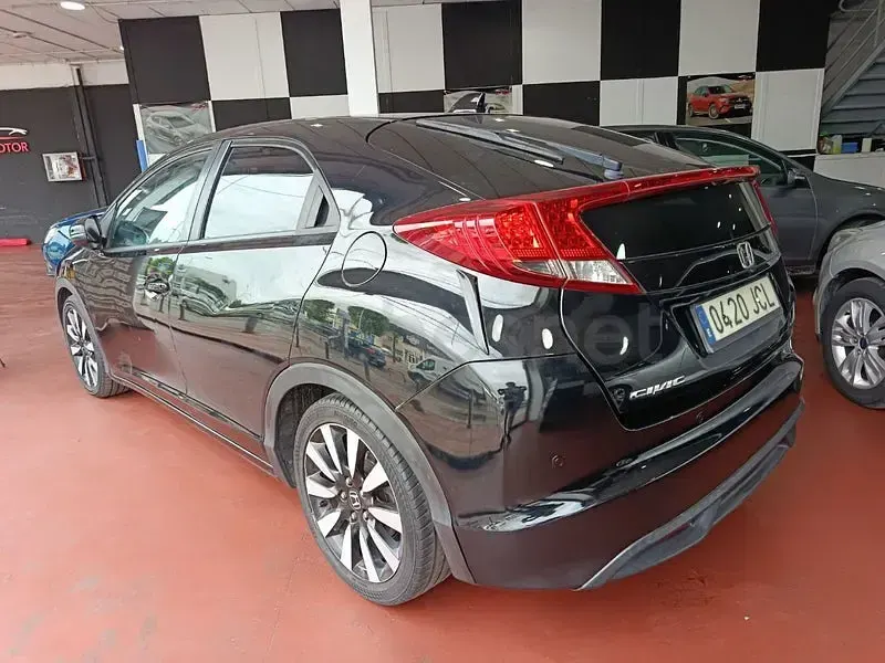 Usado Honda Civic Elegance 120 CV (88 kW) 2015 Negro Berlina