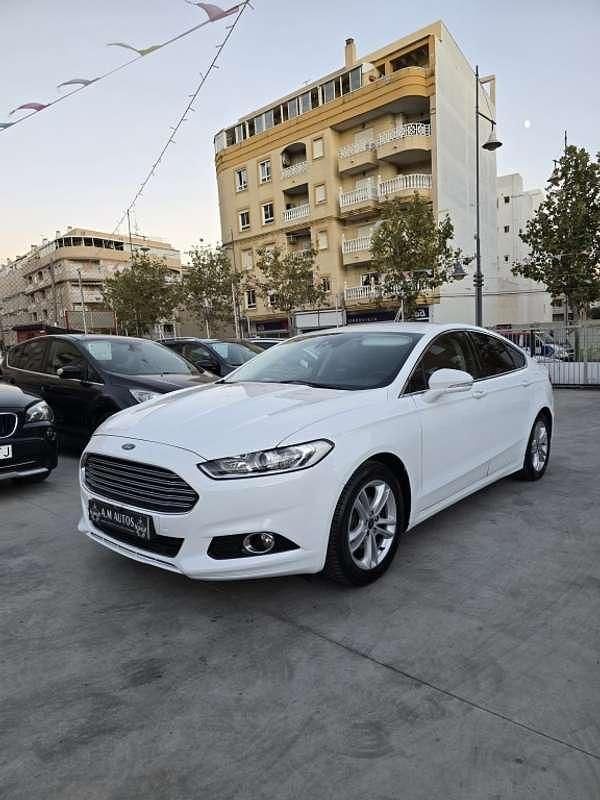 Blanco Usado 2015 Ford Mondeo Business Edition Berlina | 9650 € (Precio justo) - Imagen 1/4