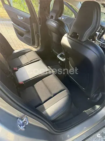Usado Volvo V60 Momentum 190 CV (139 kW) 2019 Beige Familiar