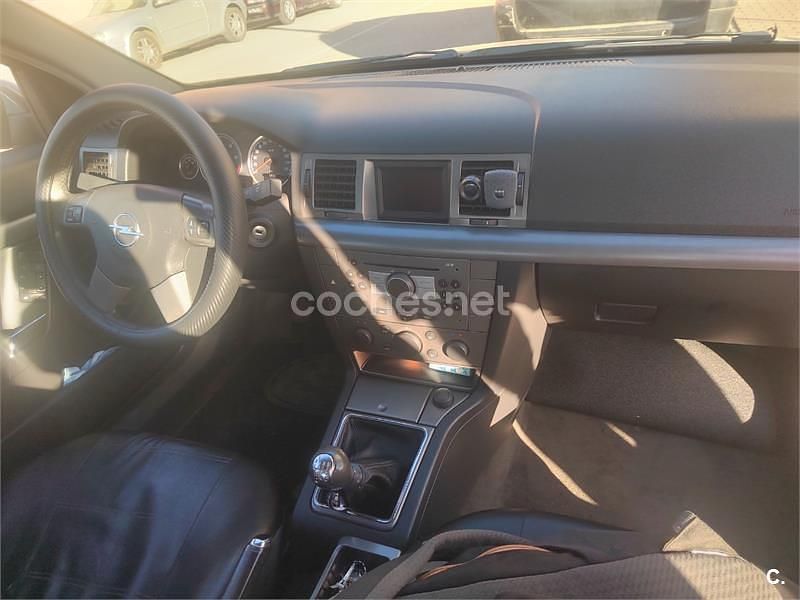 Usado Opel Vectra Comfort 120 CV (88 kW) 2005 Gris / plata Berlina