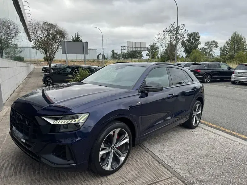 Usado Audi Q8 Ambiente 286 CV (210 kW) 2022 Azul SUV