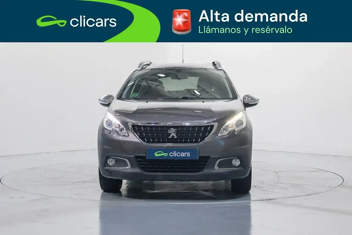 Usado Peugeot 2008 Style 110 CV (80 kW) 2017 Gris / plata SUV