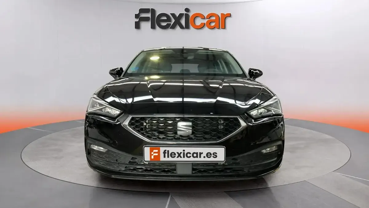 Usado Seat Leon Style 150 HP (110 kW) 2024 Preto Sedan