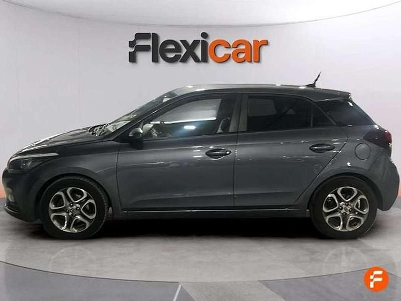 Usado Hyundai i20 100 CV (73 kW) 2018 Gris Utilitario