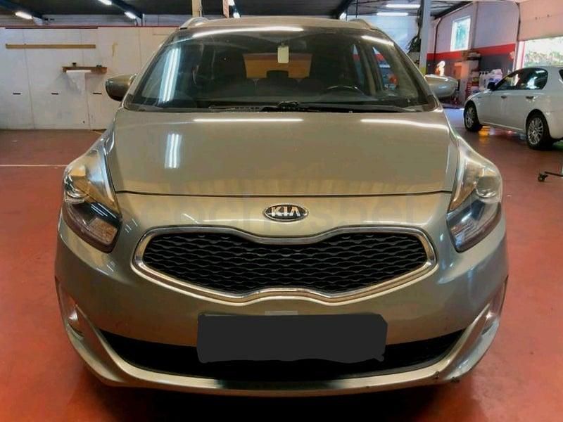 Usado Kia Carens 136 CV (100 kW) 2014 Gris / plata Monovolumen