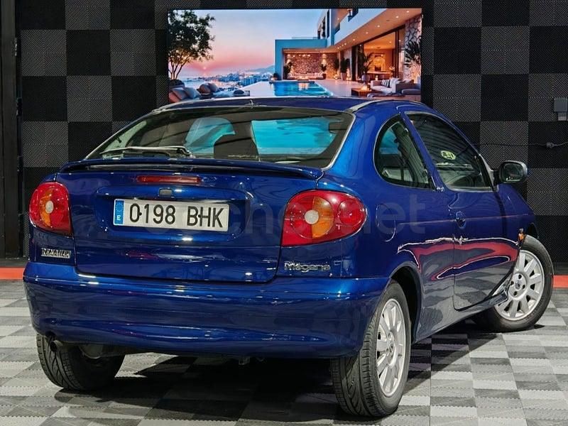 Usado Renault Mégane Coupé Dynamique 110 CV (80 kW) 2001 Azul Coupe