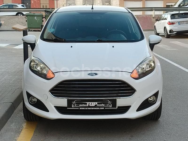 Blanco Usado 2015 Ford Fiesta Trend Berlina | 6690 € (Precio justo) - Imagen 1/4