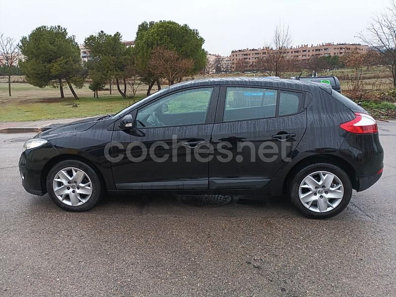 Usado Renault Mégane Expression 115 CV (84 kW) 2013 Negro Berlina