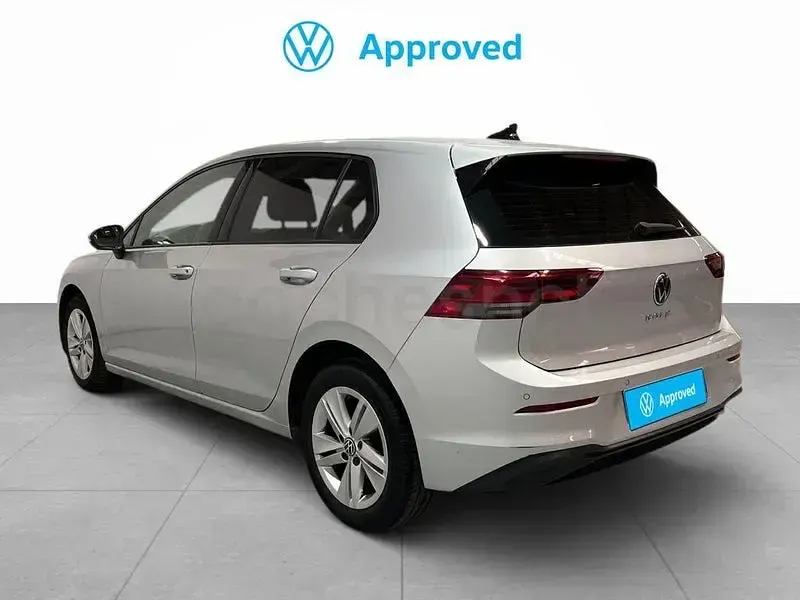 Usado VW Golf VIII 115 CV (84 kW) 2021 Gris / plata Berlina