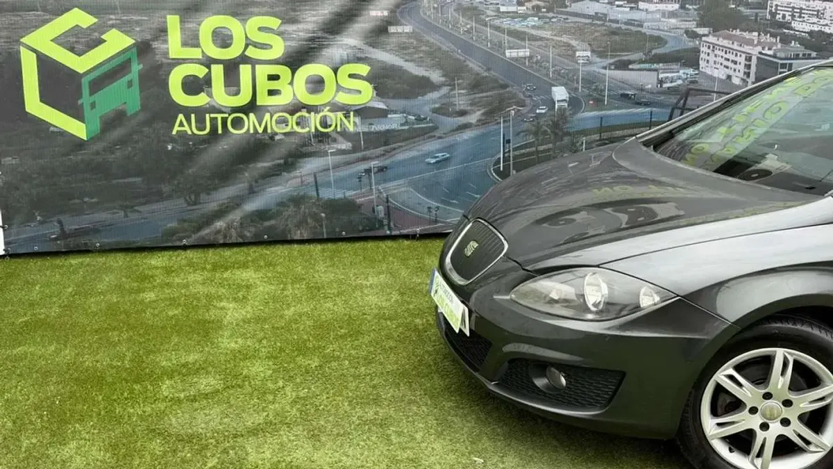 Usado Seat Leon Style 105 CV (77 kW) 2011 Amarillo Utilitario
