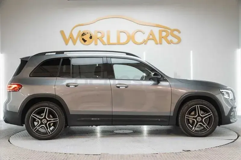 Usado Mercedes GLB200 163 CV (119 kW) 2021 Gris / plata SUV