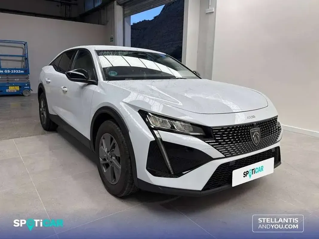 Usado Peugeot 408 Allure 131 CV (96 kW) 2024 Gris SUV
