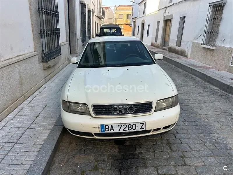 Usado Audi A4 110 CV (80 kW) 1998 Blanco Berlina