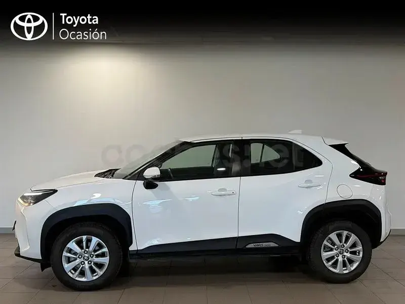 Usado Toyota Yaris Cross Business Edition 116 CV (85 kW) 2025 Blanco SUV