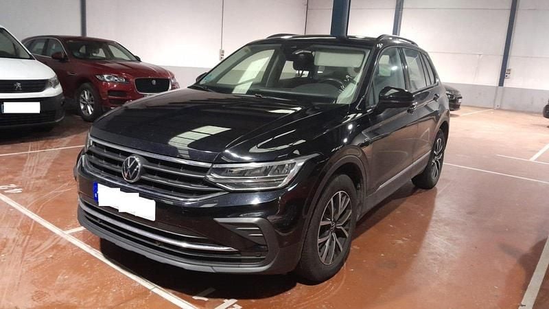 Usado VW Tiguan Life 122 CV (89 kW) 2021 Gris SUV