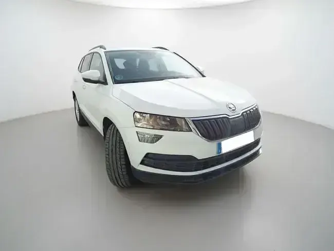 Usado Skoda Karoq Ambition 150 CV (110 kW) 2021 Blanco SUV