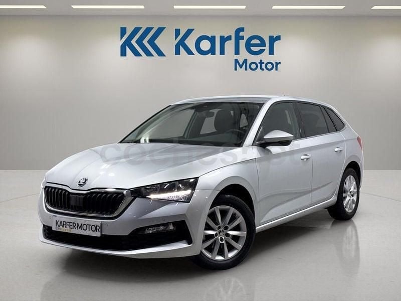 Usado Skoda Scala Style 110 CV (80 kW) 2022 Gris / plata Utilitario