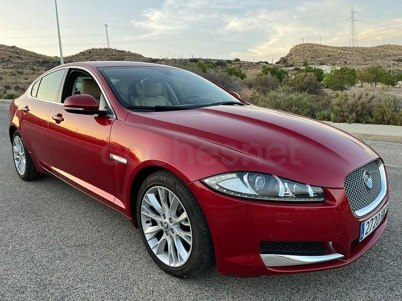 Usado Jaguar XF Premium Luxury 200 CV (147 kW) 2012 Granate Berlina