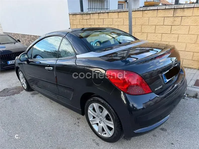 Usado Peugeot 207 CC Sport 110 CV (80 kW) 2008 Negro Descapotable