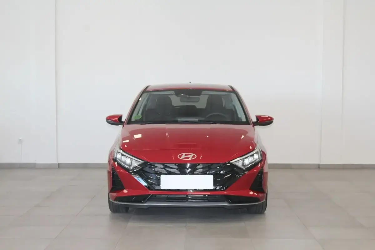 Usado Hyundai i20 101 CV (74 kW) 2024 Rojo Berlina
