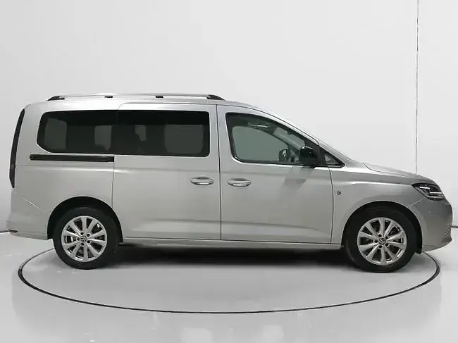 Usado VW Caddy Maxi Life 114 CV (83 kW) 2023 Gris Monovolumen