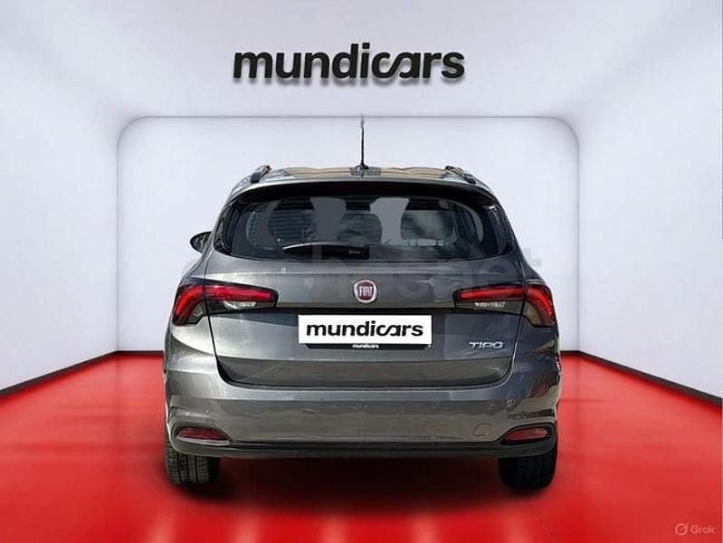 Usado Fiat Tipo Life 101 CV (74 kW) 2021 Gris / plata Familiar