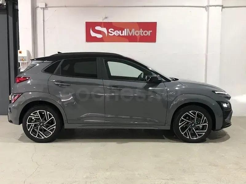 Usado Hyundai Kona N Line 120 CV (88 kW) 2022 Gris / plata SUV