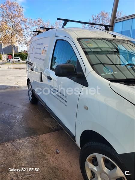 Usado Dacia Dokker Essentiel 102 CV (75 kW) 2018 Blanco Monovolumen