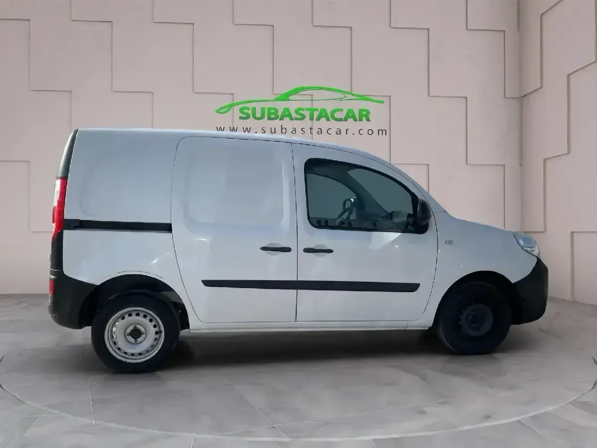 Usado Renault Kangoo 75 CV (55 kW) 2019 Blanco Monovolumen
