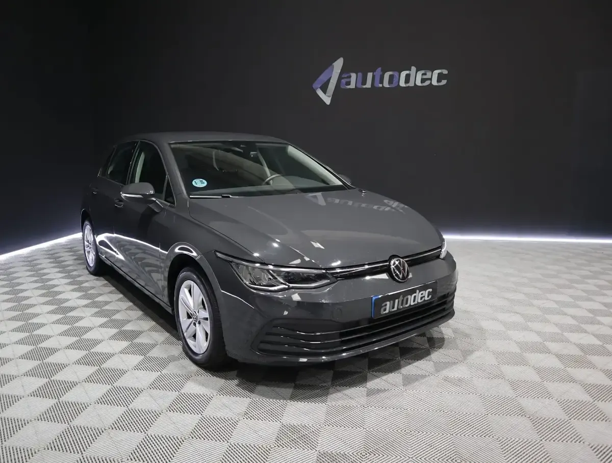 Usado VW Golf VIII Life 115 CV (84 kW) 2022 Gris