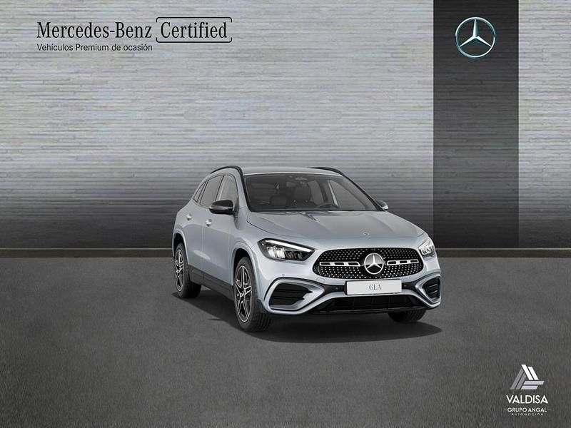 Usado Mercedes GLA200 163 CV (119 kW) 2025 Gris SUV