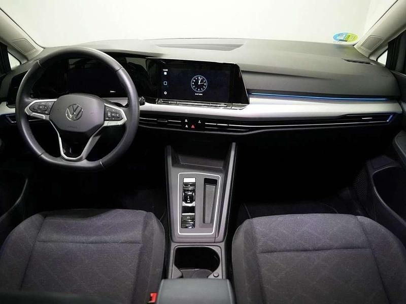 Usado VW Golf VIII Life 109 CV (80 kW) 2024 Gris Familiar