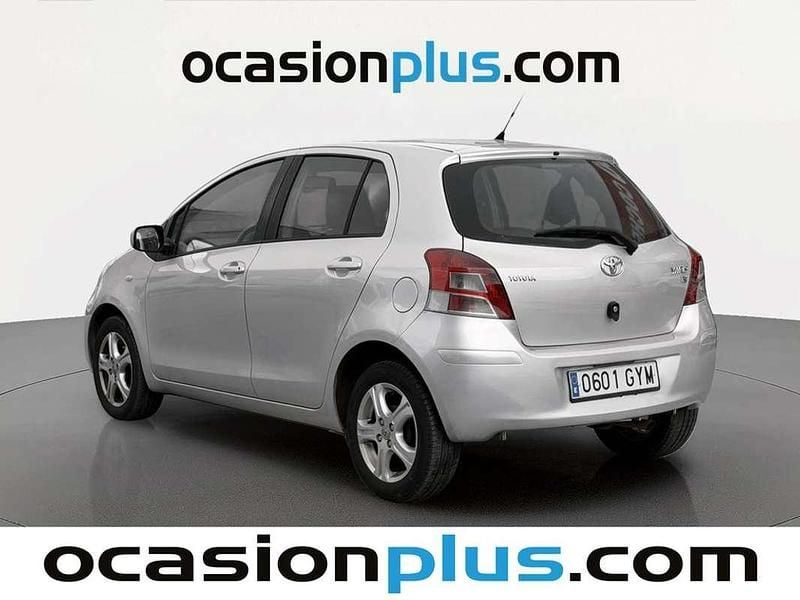 Usado Toyota Yaris 101 CV (74 kW) 2010 Gris Utilitario