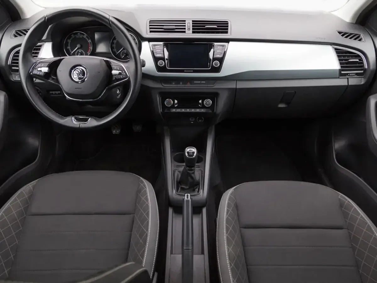 Usado Skoda Fabia Ambition 95 CV (69 kW) 2022 Plata Utilitario
