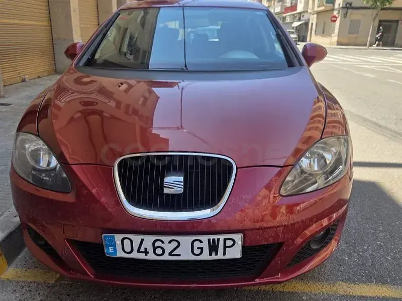 Usado Seat Leon Style 105 CV (77 kW) 2010 Granate Utilitario