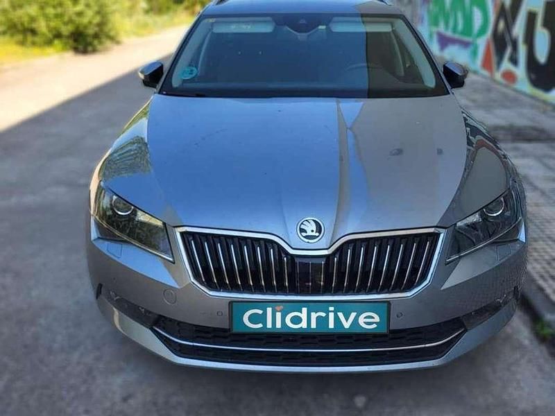 Usado Skoda Superb Style 190 CV (139 kW) 2016 Gris Familiar